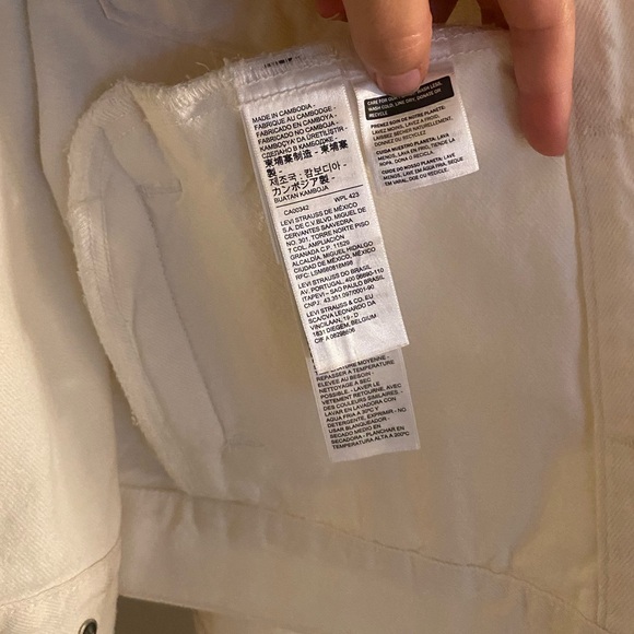 Women’s Levi’s Denim Jacket - Picture 5 of 6